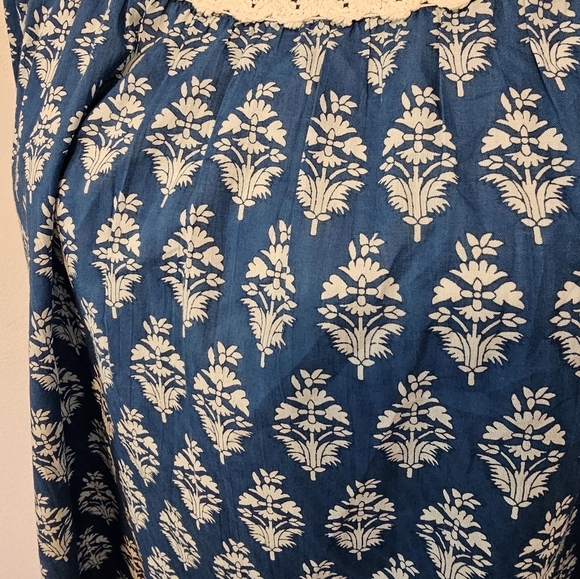 Solitaire Off Shoulder Blouse with Crochet Accent Women's Size Medium - Picture 8 of 9